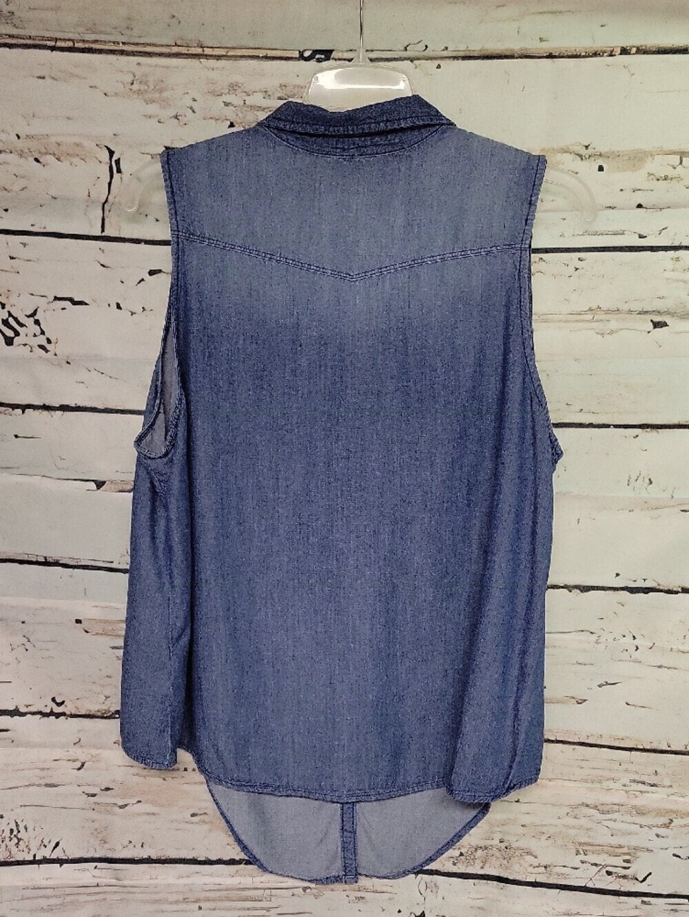 Love & Legend Chambray Sleeveless Button Front Shirt Sz 18 Plus Size Denim Look - Picture 3 of 8